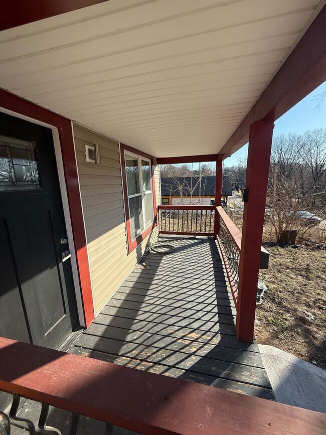 Building Photo - Beautifully Remodeled 3 Bedroom, 3 Bath Home for Rent!