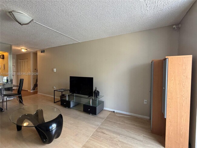 Foto del edificio - 16851 NE 23rd Ave