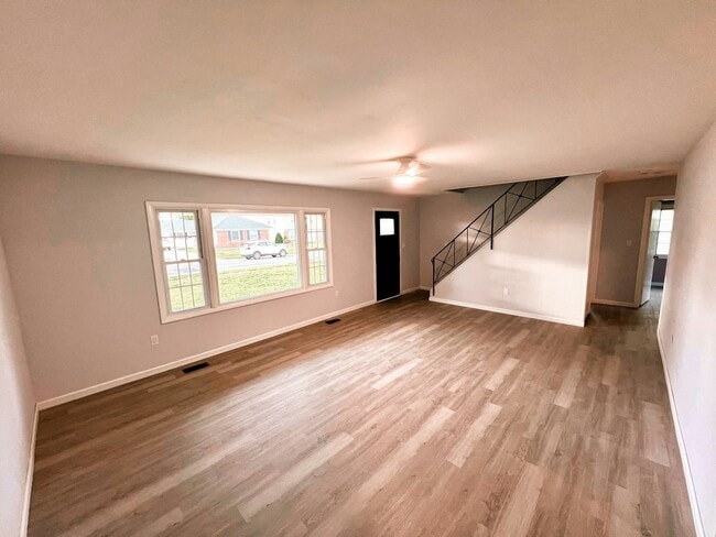 Building Photo - 8 Marboro Ln