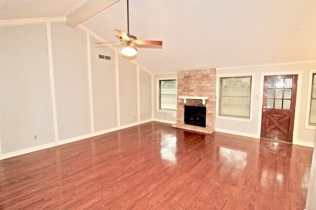 Foto del edificio - 3146 Wagon Trail Dr