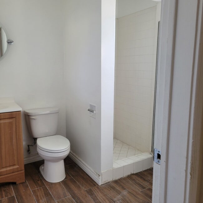 Building Photo - 731 E Providencia Ave