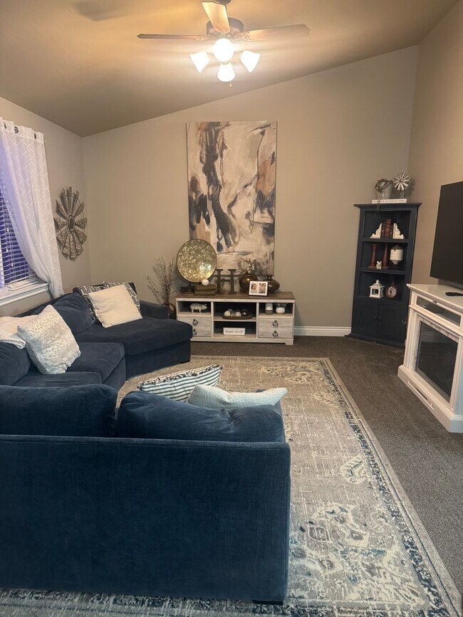 Foto del edificio - 5 bedrooms 3.5 bathrooms in Sugar City