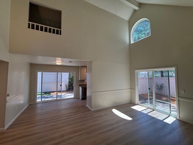 Foto del edificio - Updated 3 bedroom 2 bathroom Bennett Valle...