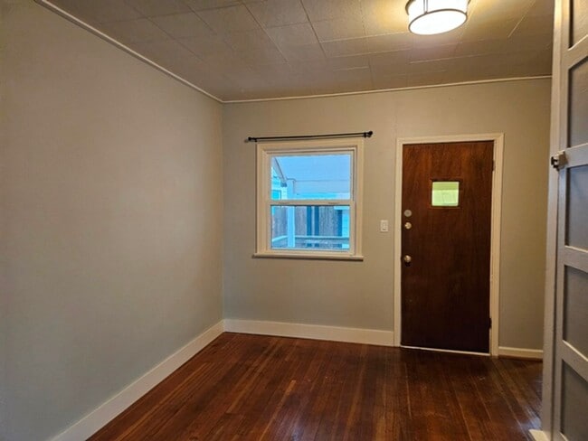 Building Photo - reie01*