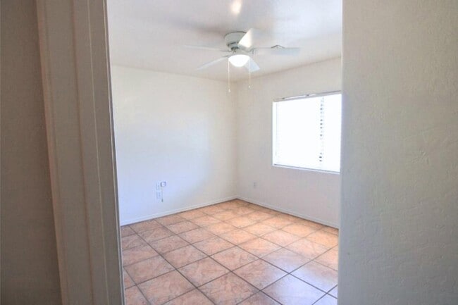 Building Photo - 9975 W Lynx Dr