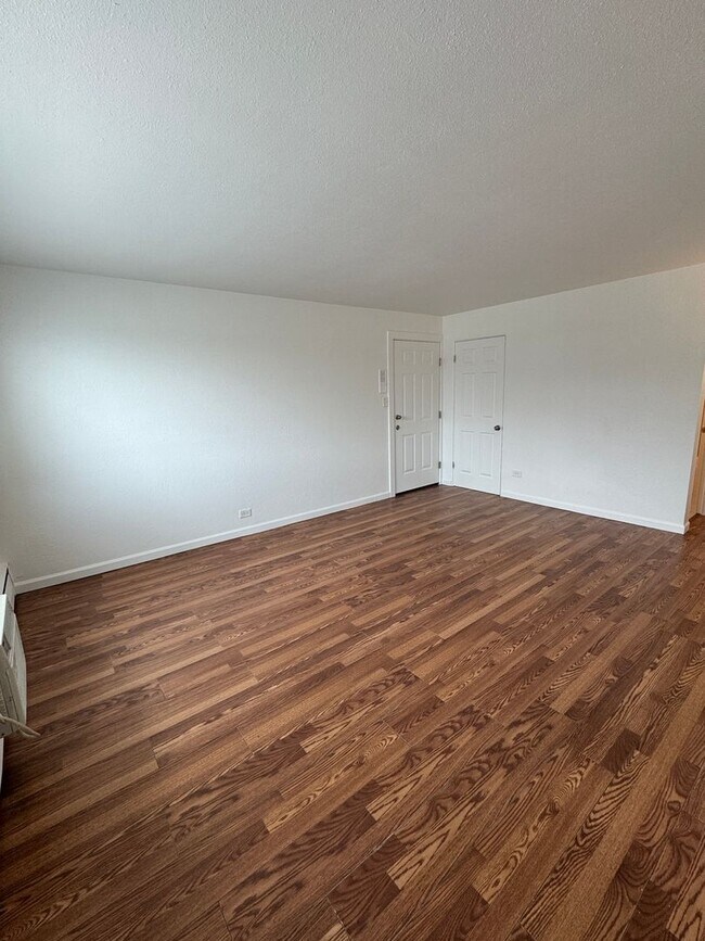 Building Photo - Multiple Units Available! 1 Bedroom 1 Bathroom Apartment