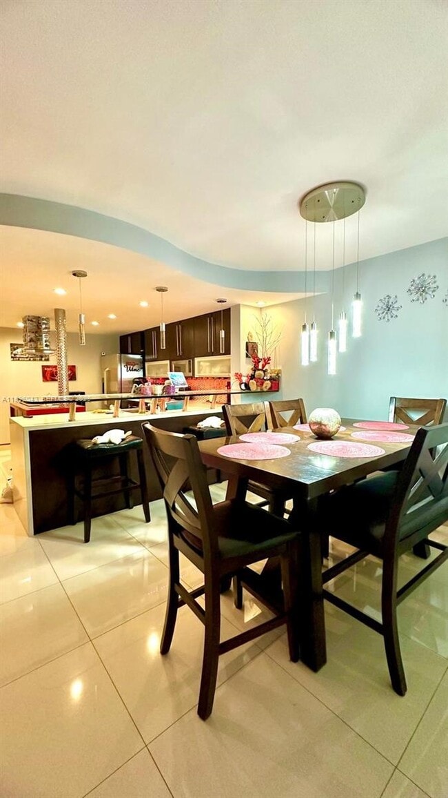 Foto del edificio - 18880 NW 57th Ave