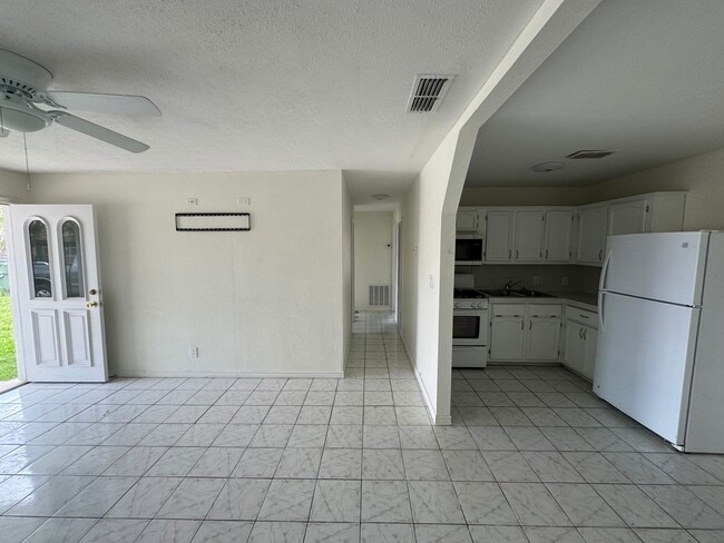 Building Photo - 35 San Martin Dr