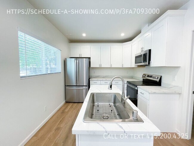 Building Photo - Newly Built 2 Bedroom 2 Bath Home in Marina!