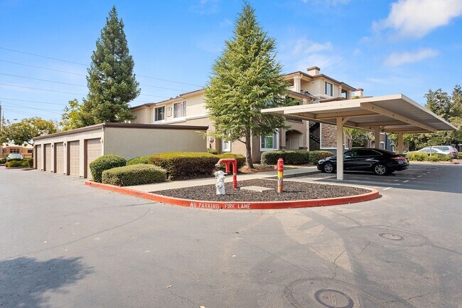 Building Photo - Gorgeous Condo in a Fabulous Location!