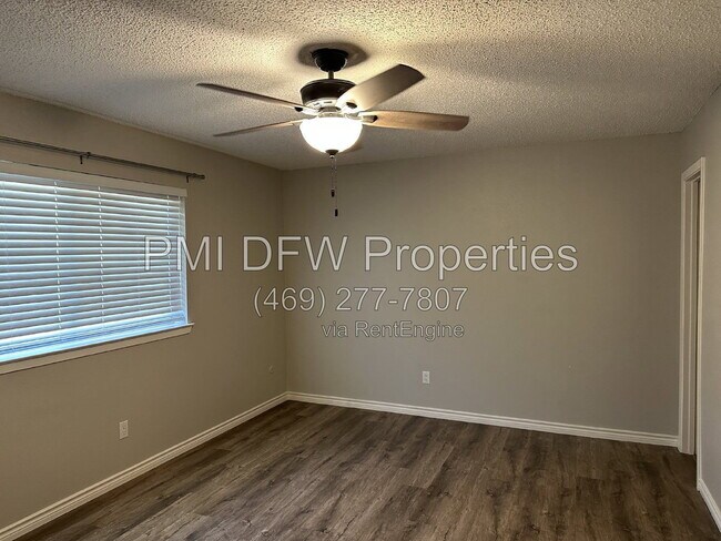 Building Photo - 2120 Blossom Ln
