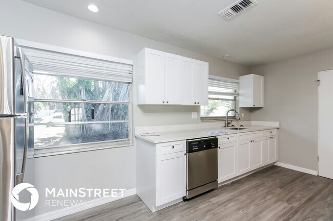 Foto del edificio - 5427 Knollwood Pl