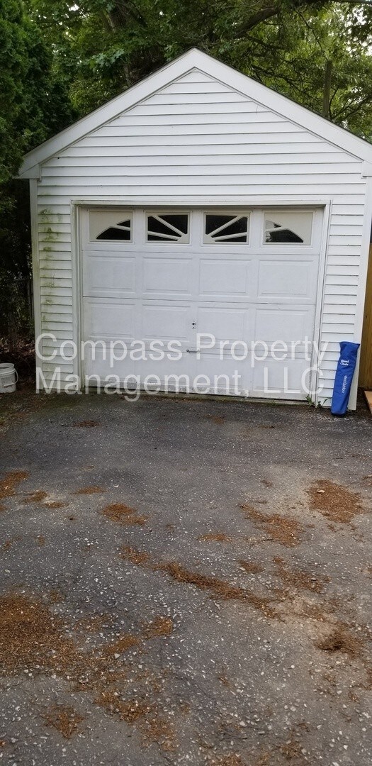 Building Photo - $1095 - 3 Bed, 2 Bath, Ranch Home - Paradise