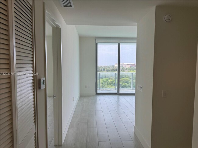 Foto del edificio - 2000 Metropica Wy