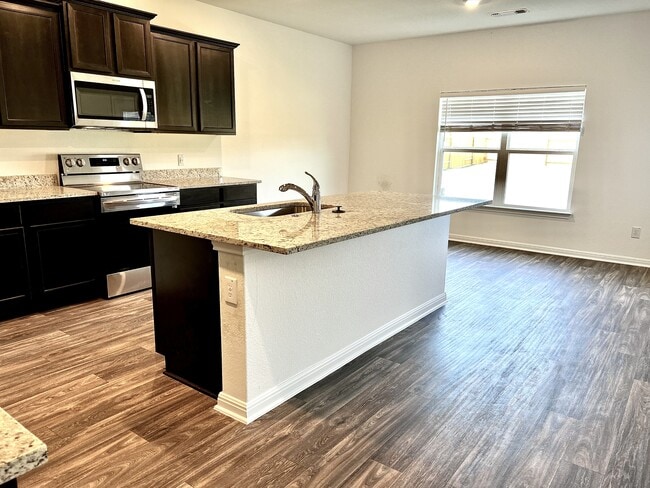 Foto del edificio - 16412 Farmhouse Ln