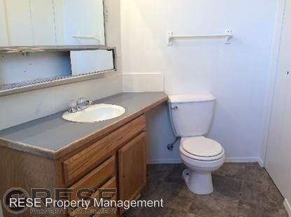 Building Photo - 858 E 200 N