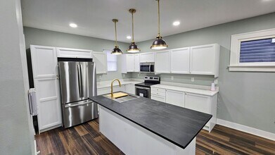 Building Photo - 886 Lockbourne Rd