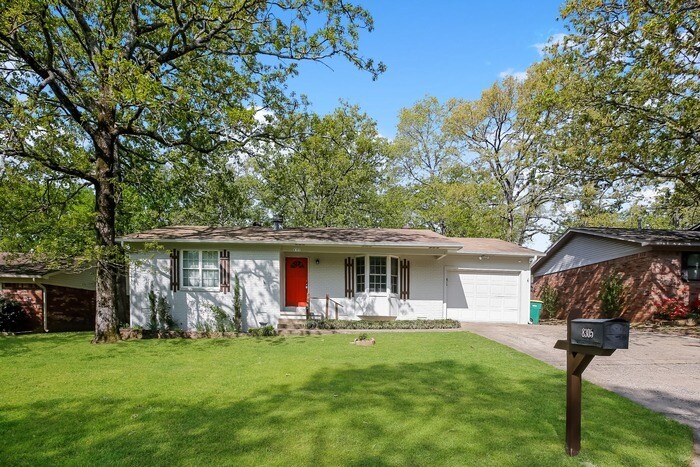 Primary Photo - Lovely 4 Bedroom!