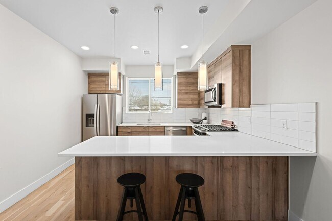 Building Photo - Modern 2-Bedroom Rowhome with Rooftop Moun...