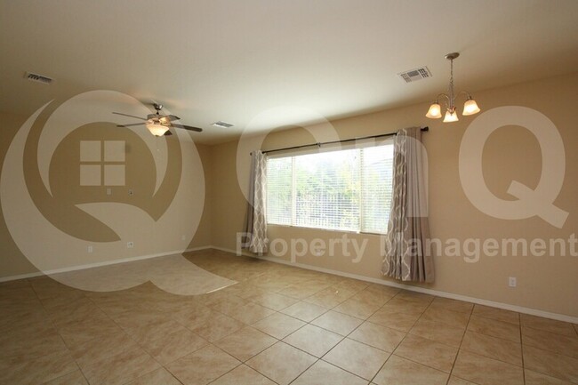 Foto del edificio - 696 N Sparrow Ct