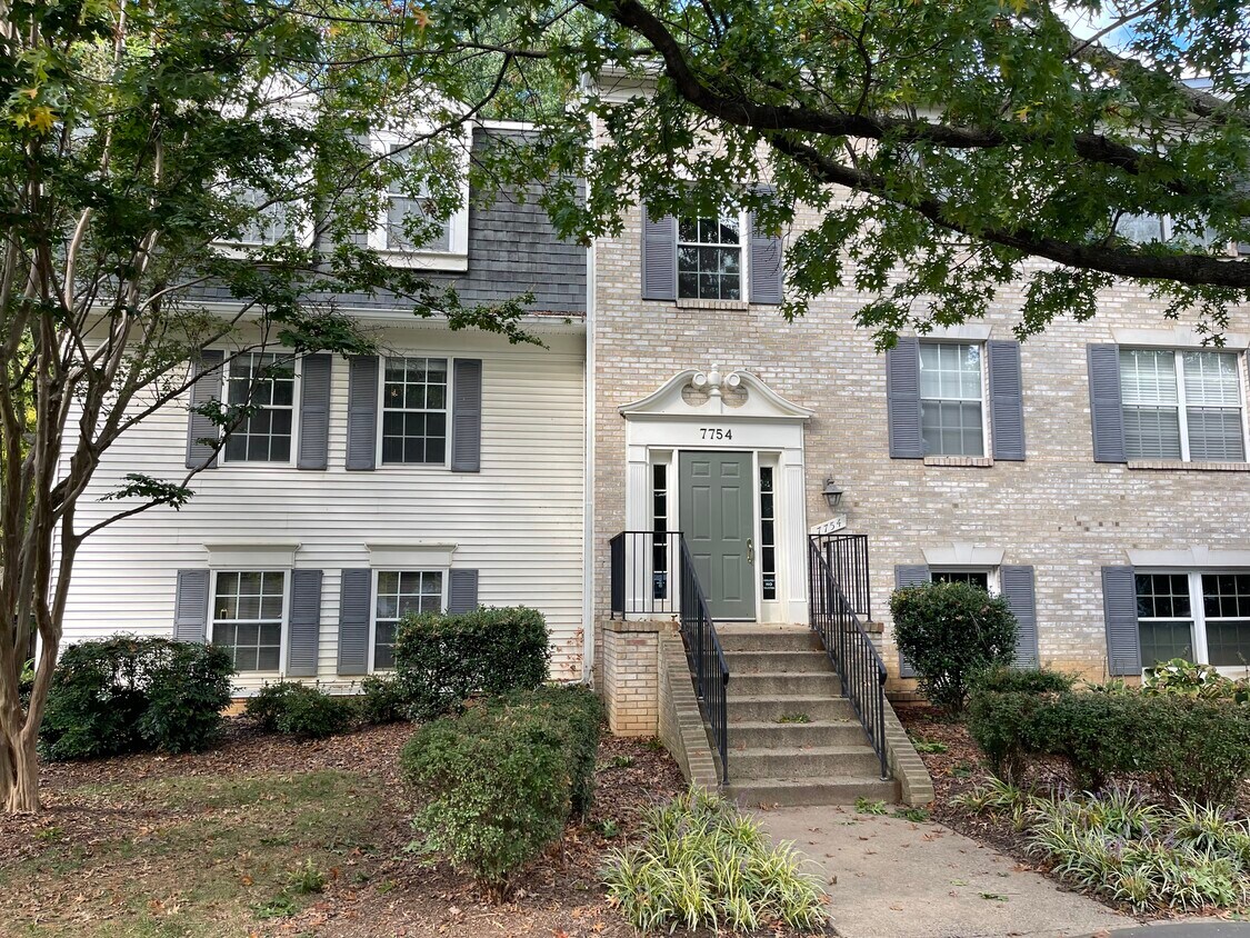 7754 New Providence Dr Unit 20, Falls Church, VA 22042 Condo for Rent