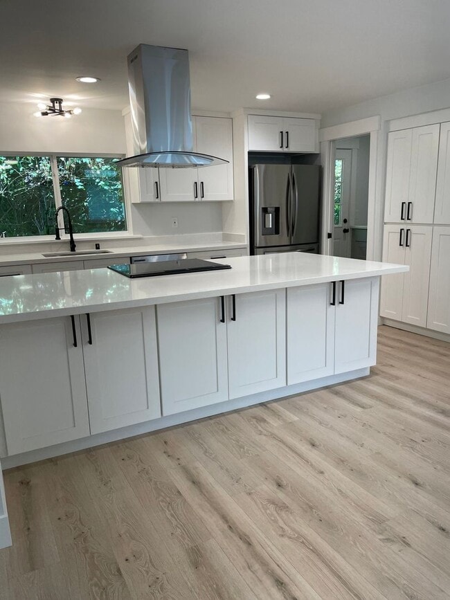 Building Photo - 4 Bed 2.5 bath Tam o'Shanter remodeled ram...
