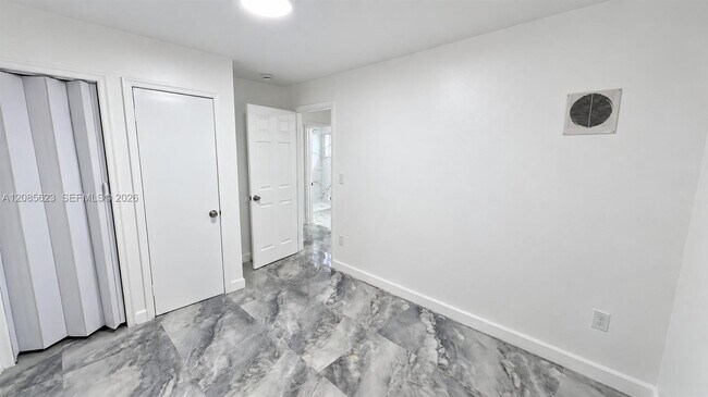 Foto del edificio - 2731 NW 100th St