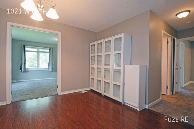 Foto del edificio - 1021 W 86th St