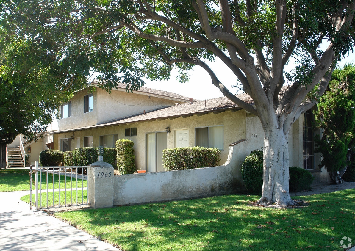 Building Photo - 1965 N Ventura Rd