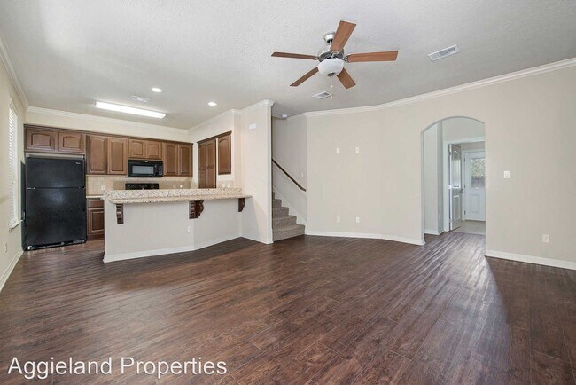 Building Photo - 3 br, 3.5 bath House - 515 Forest Dr.