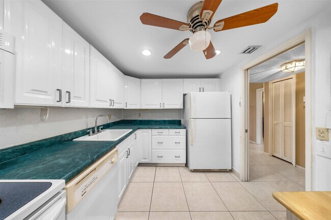 Foto del edificio - 2681 S Course Dr