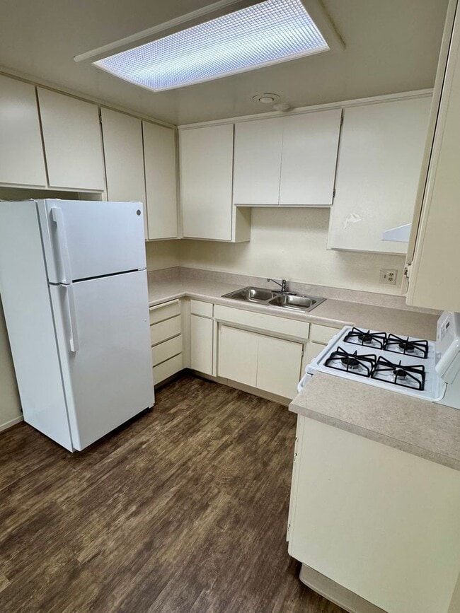 Foto del edificio - 212 W 1st Ave