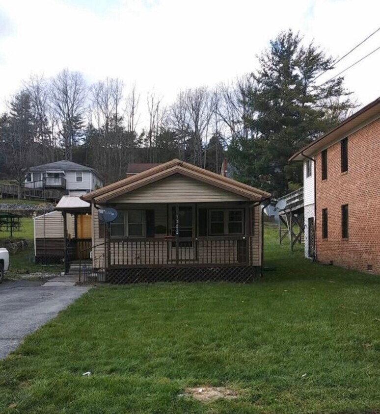 Primary Photo - 1302 Stadium Dr