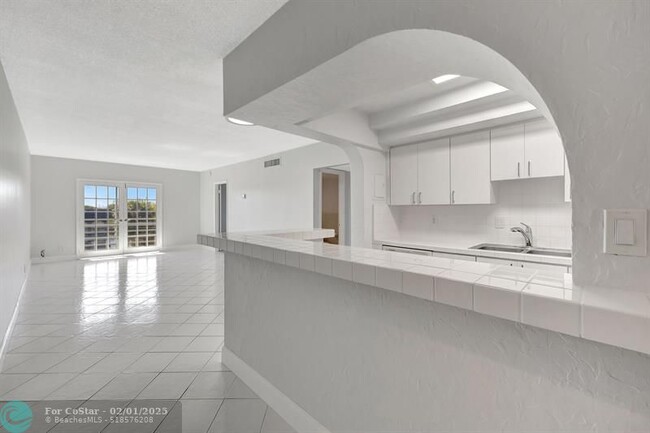 Foto del edificio - 1407 NE 56th St