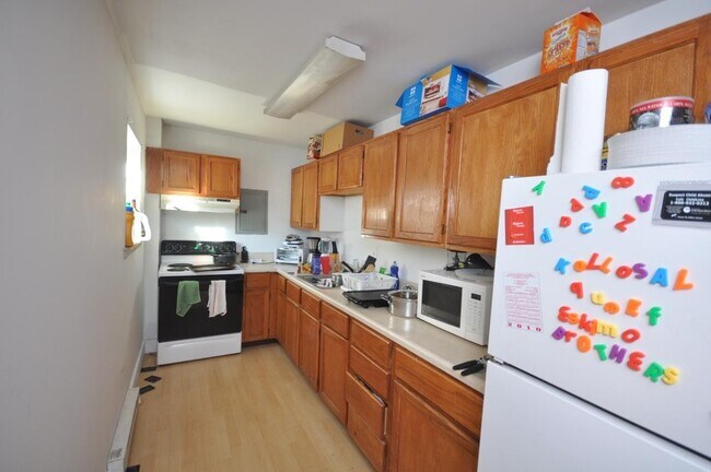 Foto del edificio - Three Bedroom and One bathroom apartment