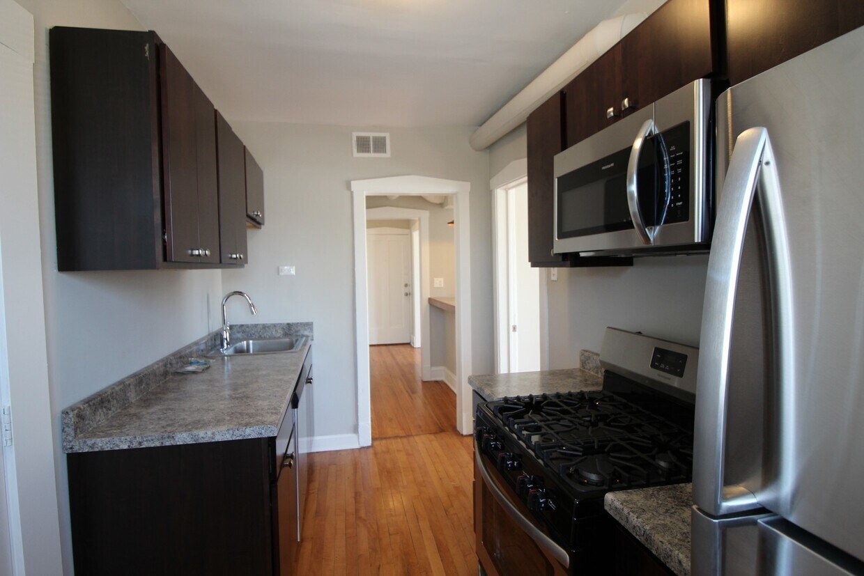 Foto principal - 4402 W Belden Ave