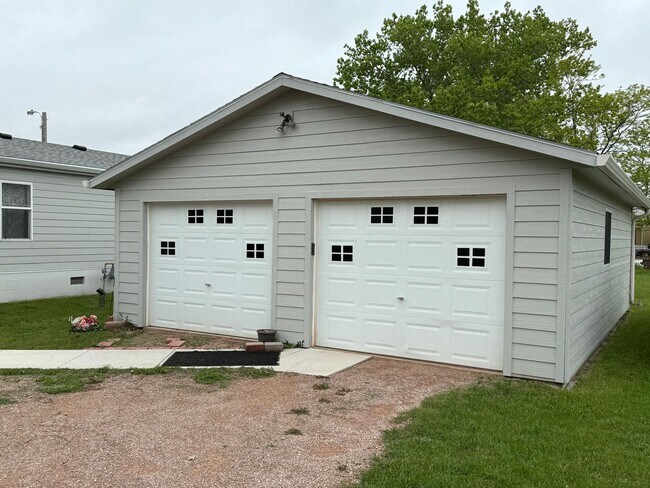 Building Photo - 3 Bedroom, 2 Bath Home for Rent