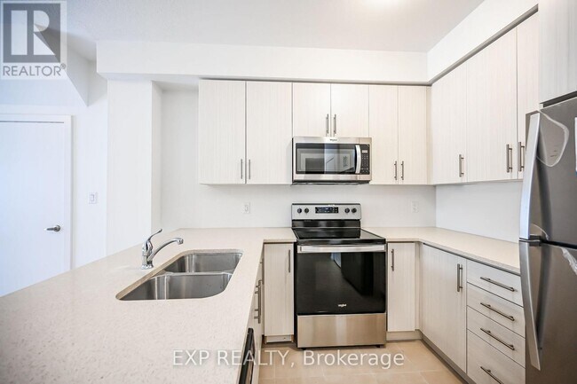 Photo du bâtiment - 590-590 N Service Rd