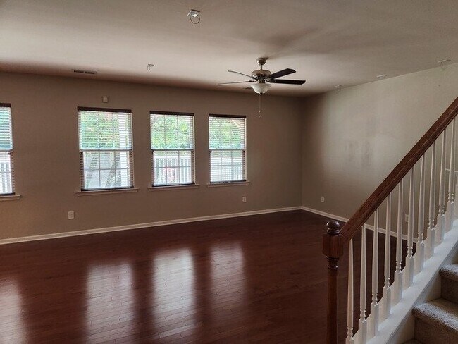 Foto del edificio - 4486 Haddington Dr