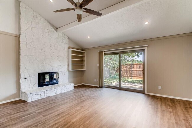 Building Photo - 1715 Park Hill Dr