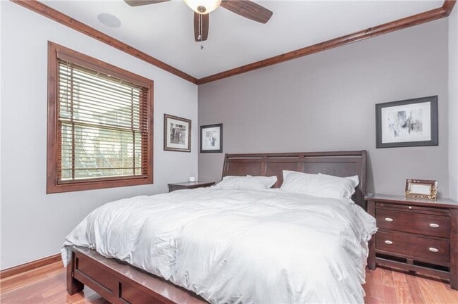 Building Photo - 1 bedroom In Unique Duplex East of Downtown