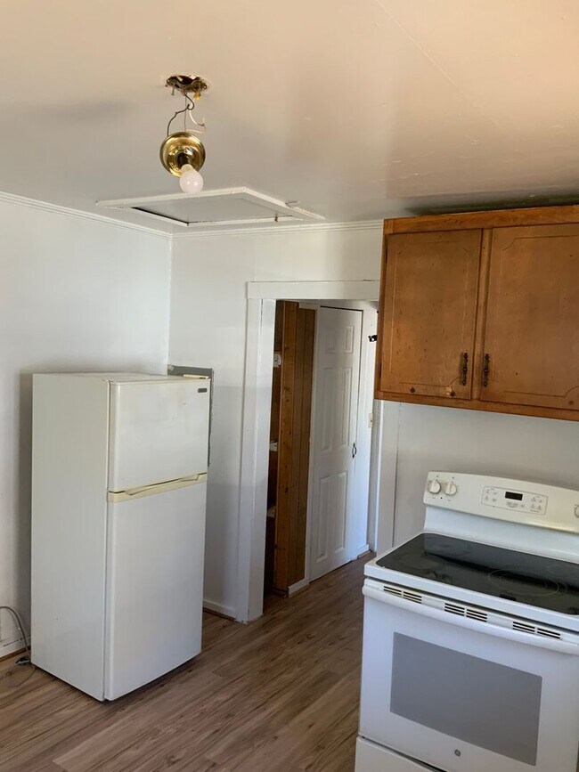 527 Norvell St Unit A, Greenville, AL 36037 Room for Rent in