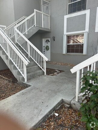 Building Photo - 462 NE 210th Cir Terrace