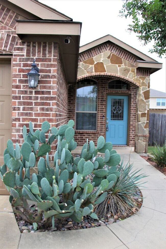 Foto del edificio - Beautiful Home in Twin Mills close to Bail...