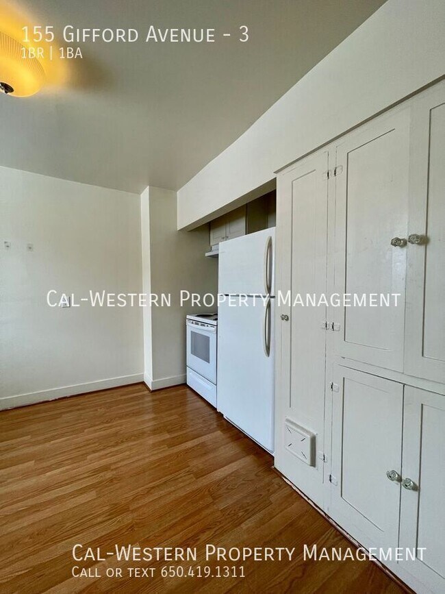 Building Photo - Charming Victorian 1-Bedroom Apartment in ...