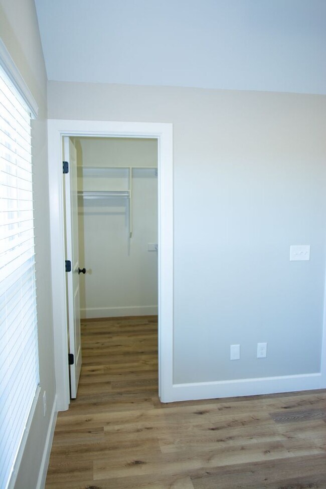 Foto del edificio - New 3 Bedroom / 2.5 Bathroom Townhome in D...