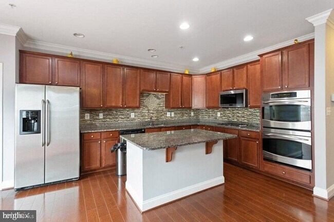 Building Photo - 3 br, 2.5 bath Townhome - 8864 Purple Iris Ln