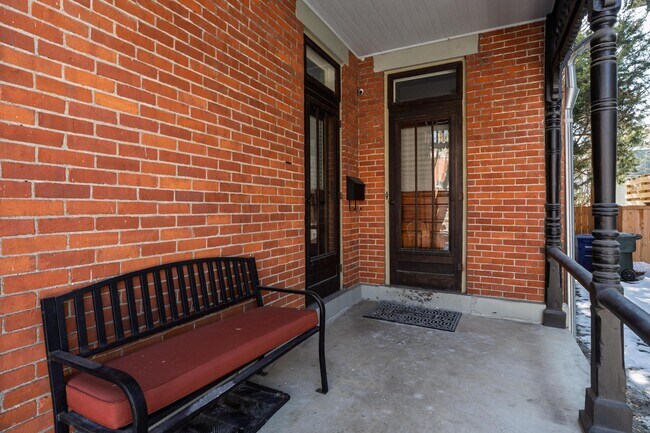 Foto del edificio - 281 Reinhard Ave