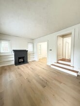 Building Photo - 303 N 38th St