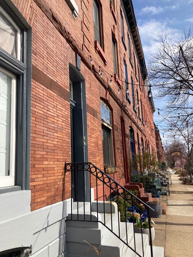 Foto del edificio - 2124 E Baltimore St